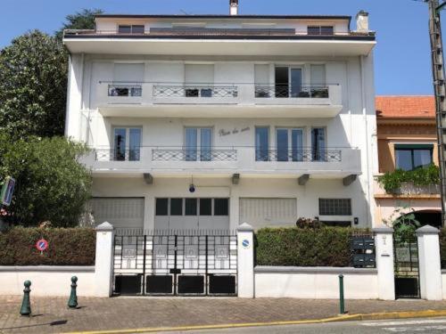 Grand Appartement De Standing "Reve Du Soir" De 170 M2 350 M De La Gare Lourdes Exterior foto